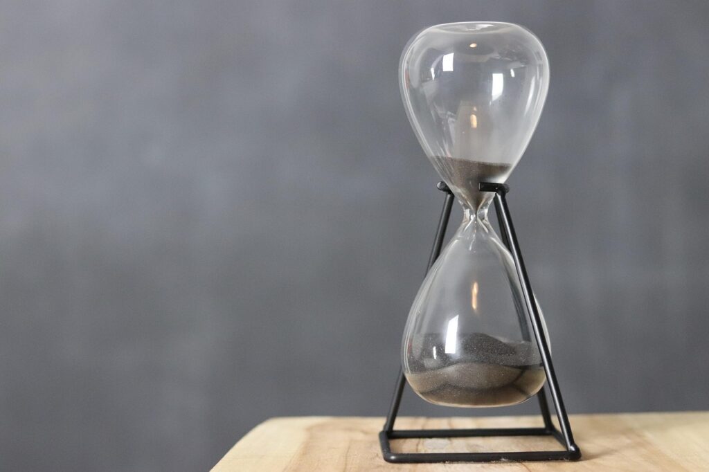 hourglass 4666692 1280